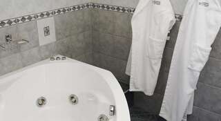 Гостиница Москоу Кантри Клаб Нахабино Люкс с гидромассажной ванной-5